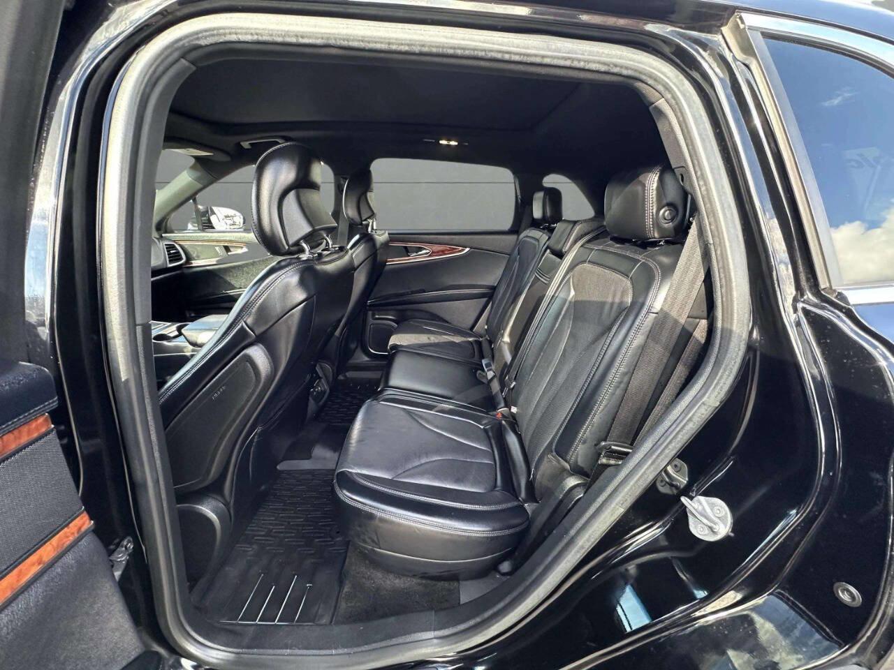 Used 2018 Lincoln MKX Reserve w/ Lincoln MKX Climate Package image 22