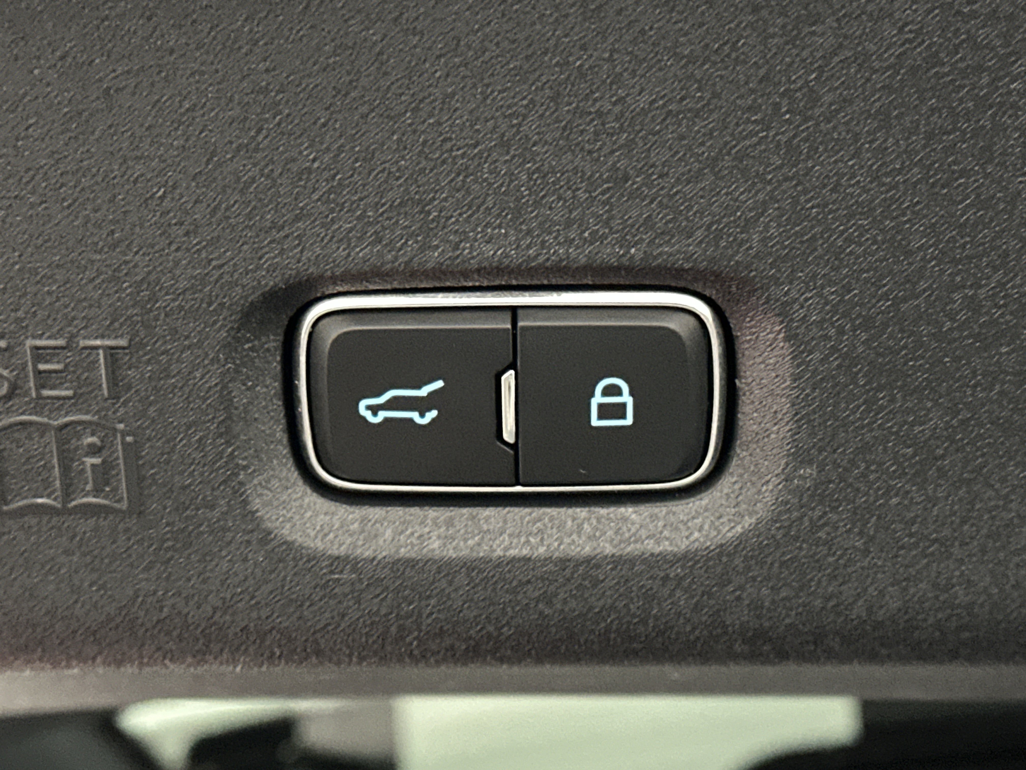 Used 2025 Ford Expedition Platinum image 16