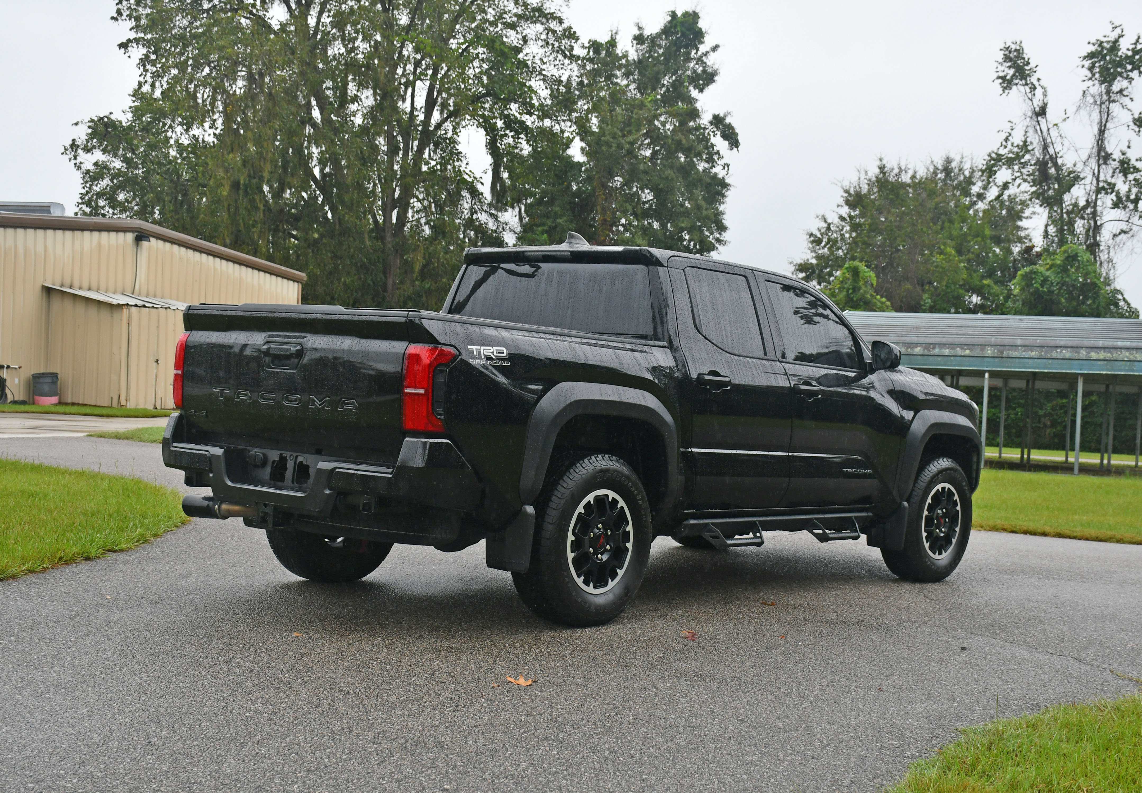 Used 2025 Toyota Tacoma TRD Off-Road AWD/4WD image 4
