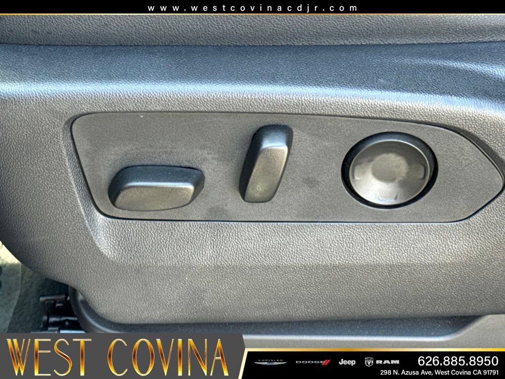 Used 2025 Chevrolet Suburban Premier AWD/4WD image 25