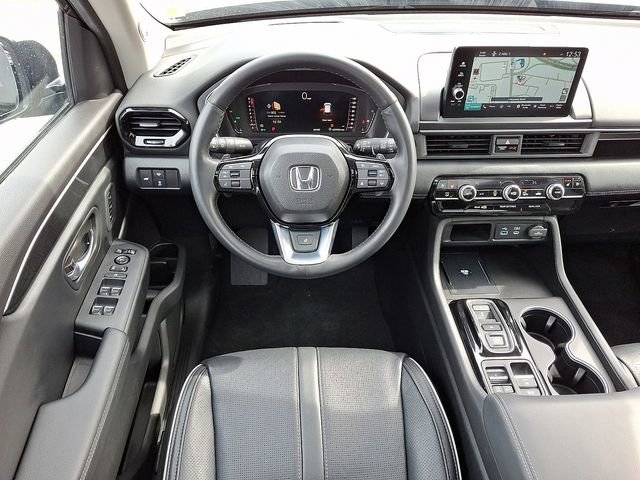 Used 2025 Honda Pilot Elite image 13