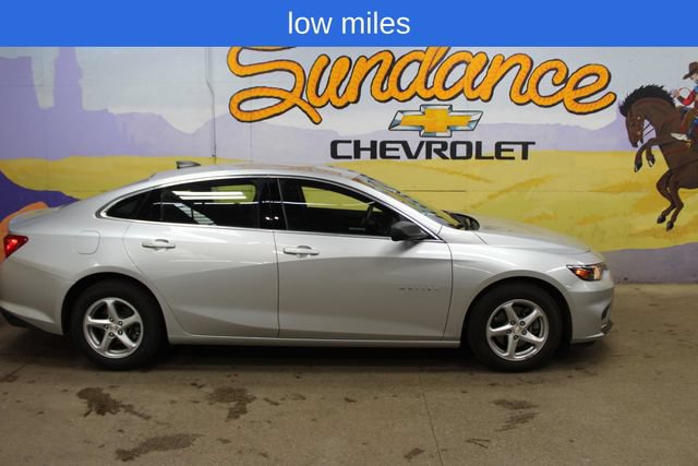 Used 2018 Chevrolet Malibu LS FWD image 1