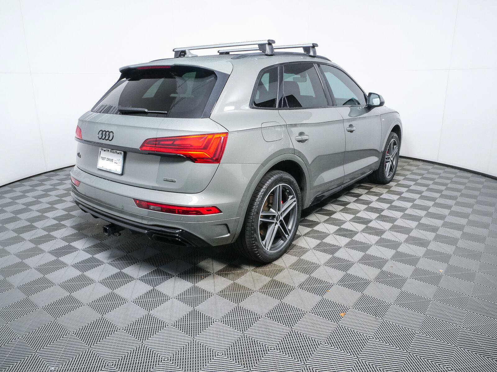 Used 2024 Audi Q5 e Premium Plus w/ Premium Plus Package AWD/4WD image 3