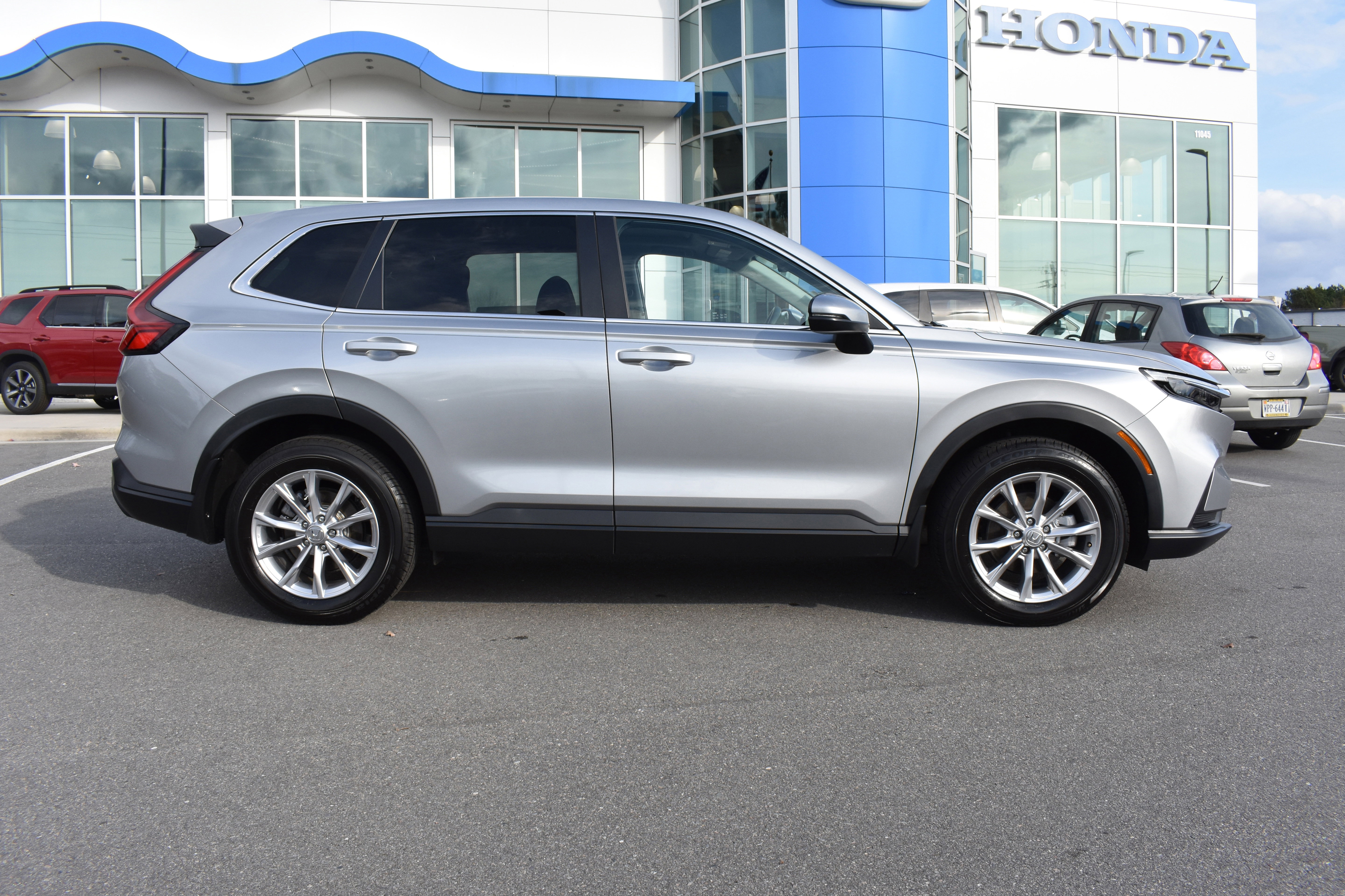 Used 2023 Honda CR-V EX image 10