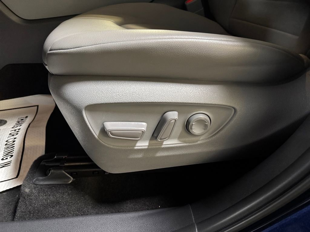 Used 2023 Toyota Highlander XLE image 13