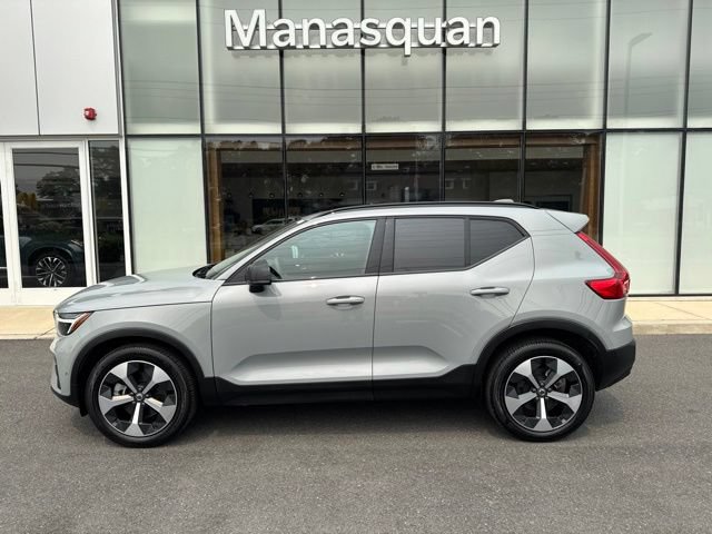 Certified 2025 Volvo XC40 B5 Plus AWD/4WD image 2