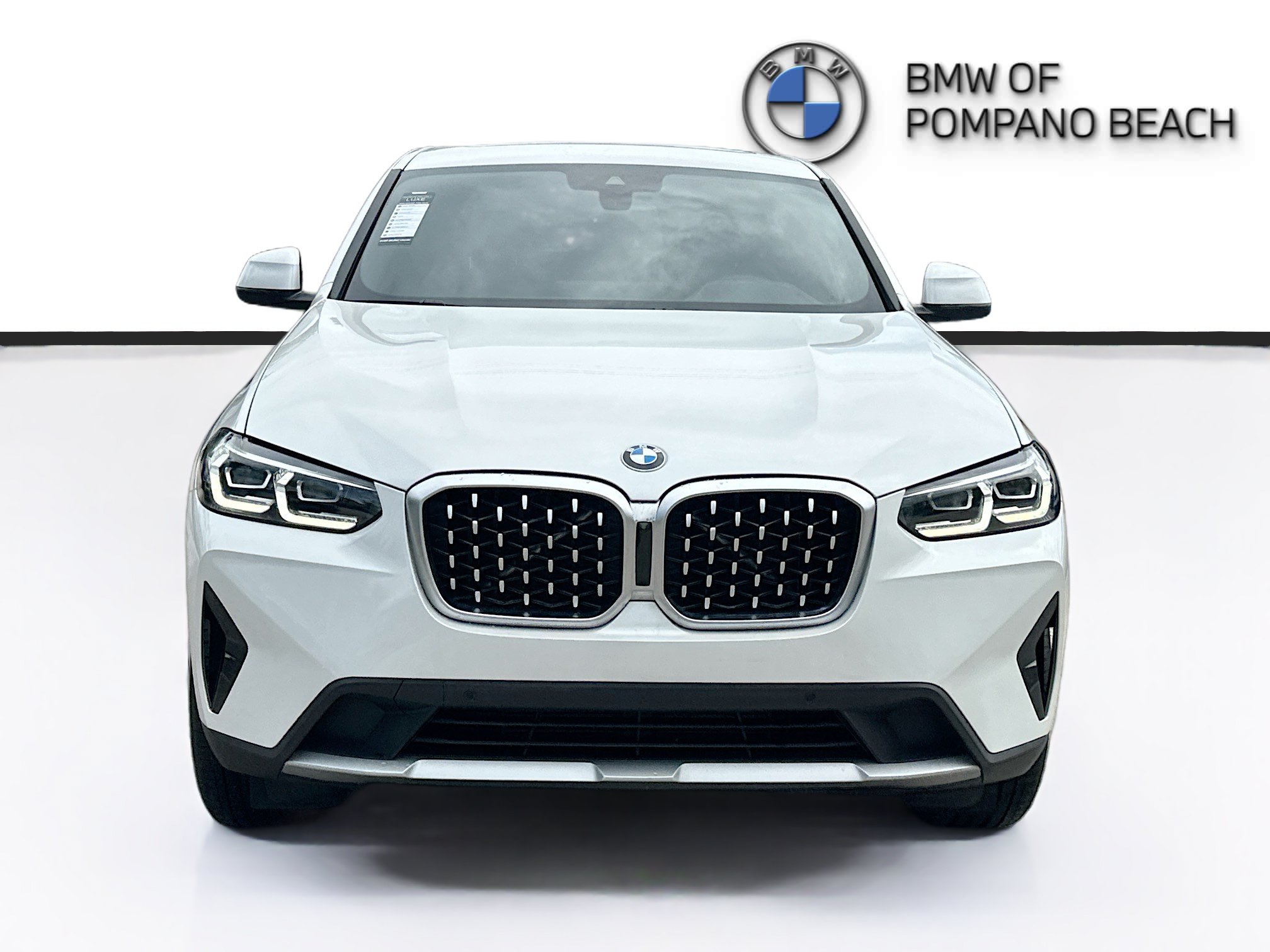 Used 2023 BMW X4 xDrive30i AWD/4WD image 2