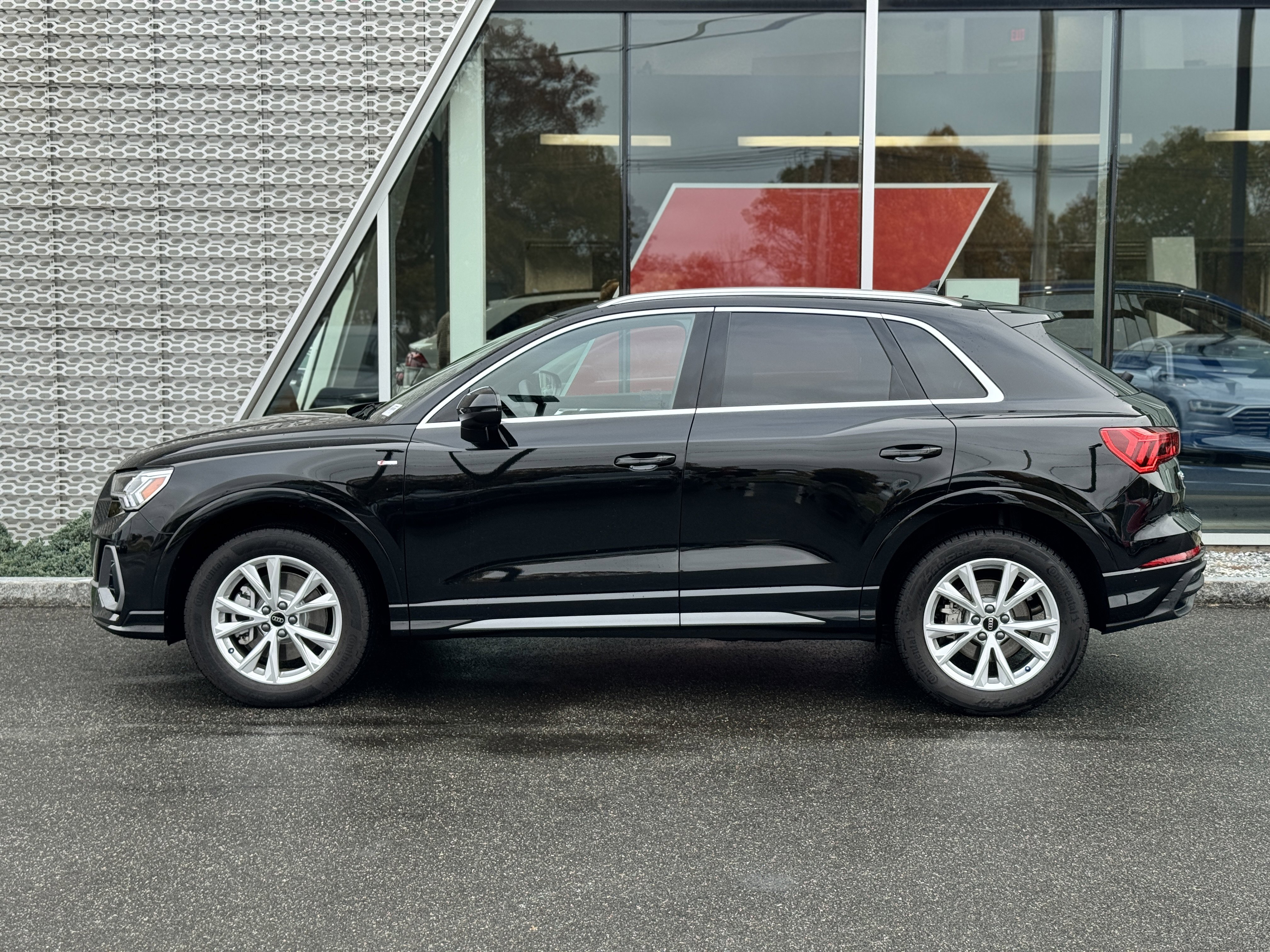 New 2025 Audi Q3 2.0T Premium image 2