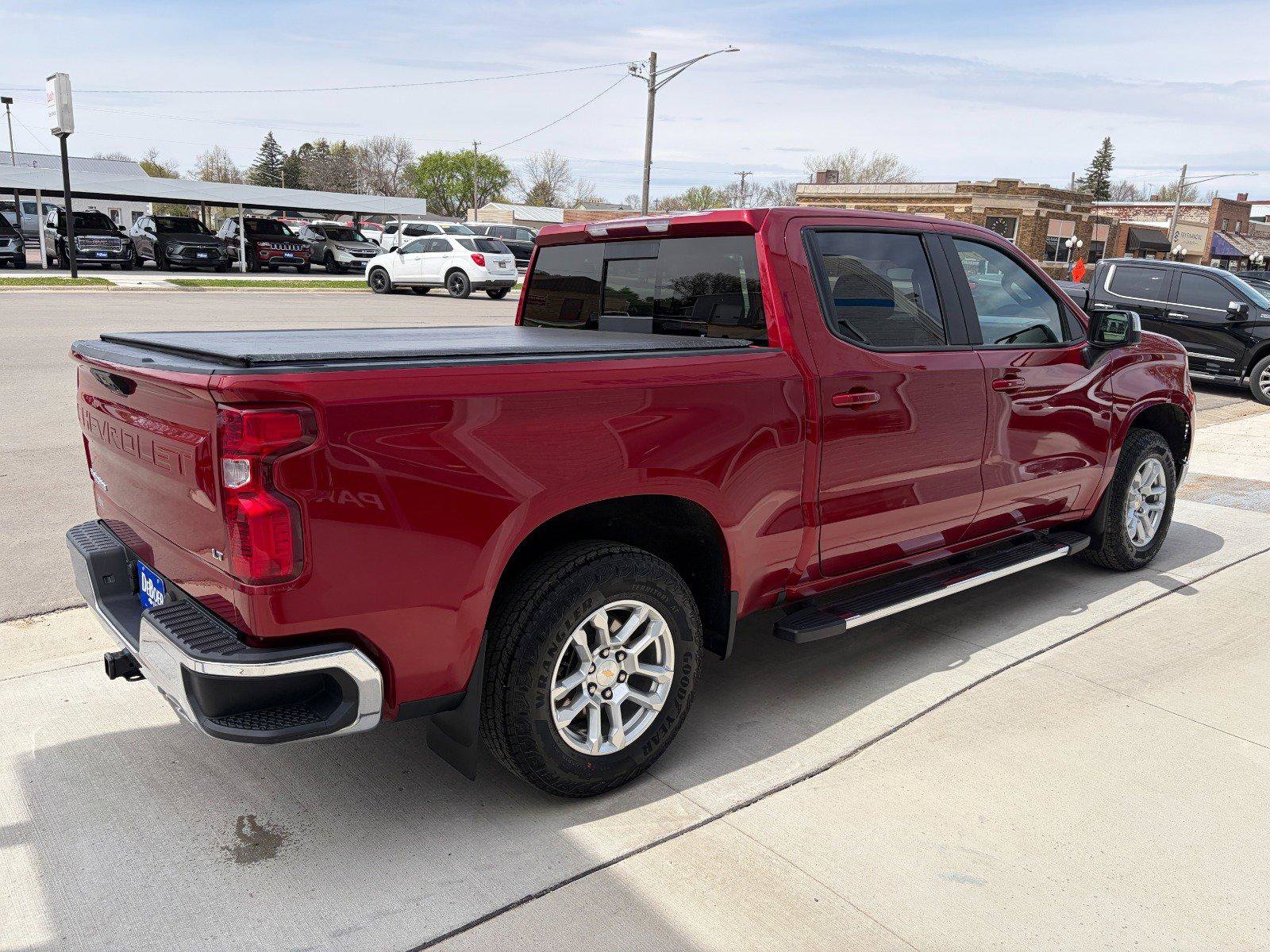 Used 2023 Chevrolet Silverado 1500 LT AWD/4WD image 5