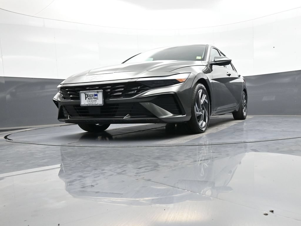 Used 2024 Hyundai Elantra Limited FWD image 25