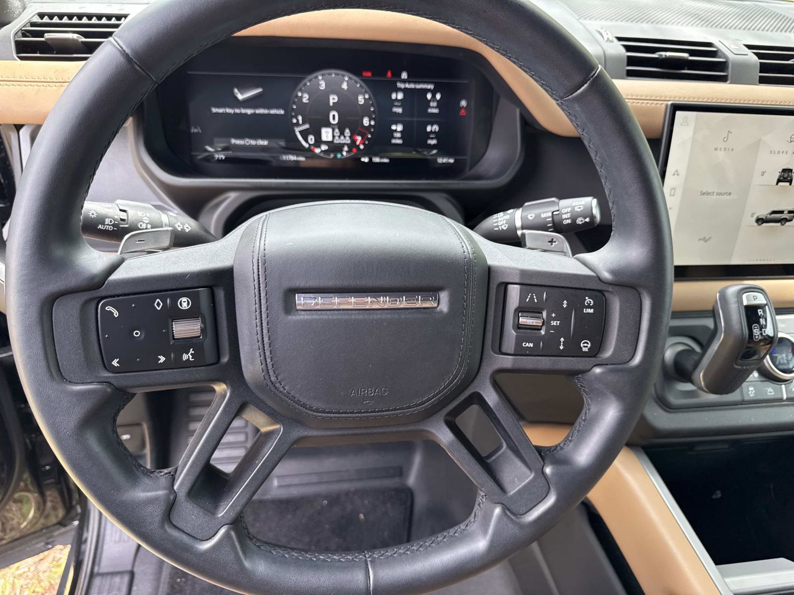 Used 2025 Land Rover Defender 130 V8 AWD/4WD image 27
