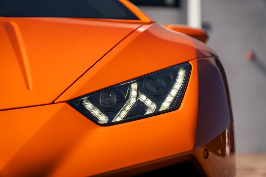 Used 2021 Lamborghini Huracan EVO RWD image 10
