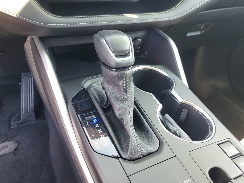 Used 2024 Toyota Highlander LE image 12