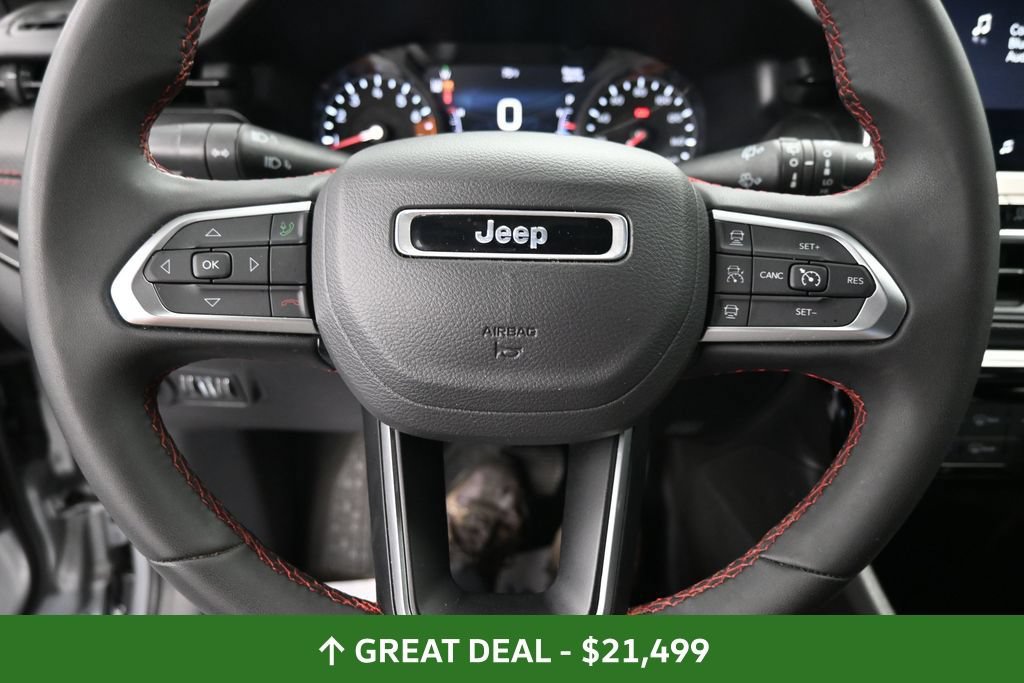 Used 2025 Jeep Compass Trailhawk AWD/4WD image 39