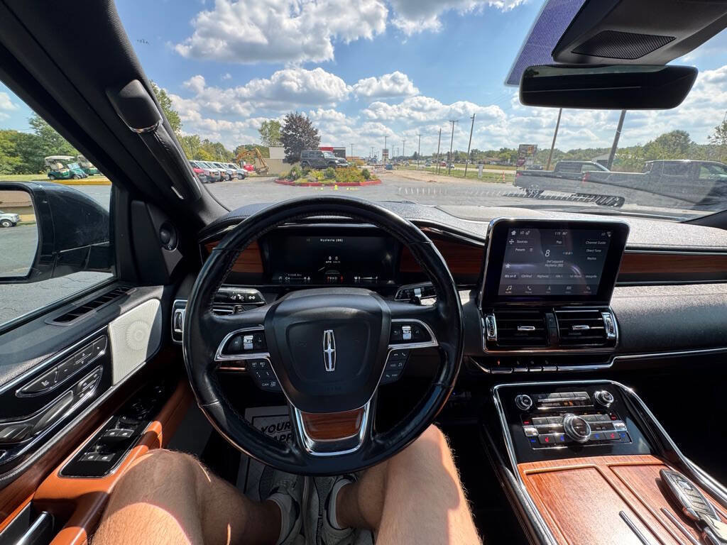Used 2019 Lincoln Navigator Reserve AWD/4WD image 18