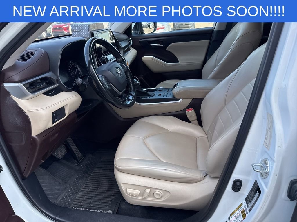 Used 2020 Toyota Highlander XLE image 12