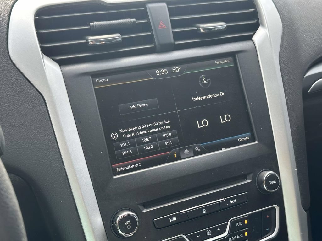 Used 2016 Ford Fusion SE FWD image 25