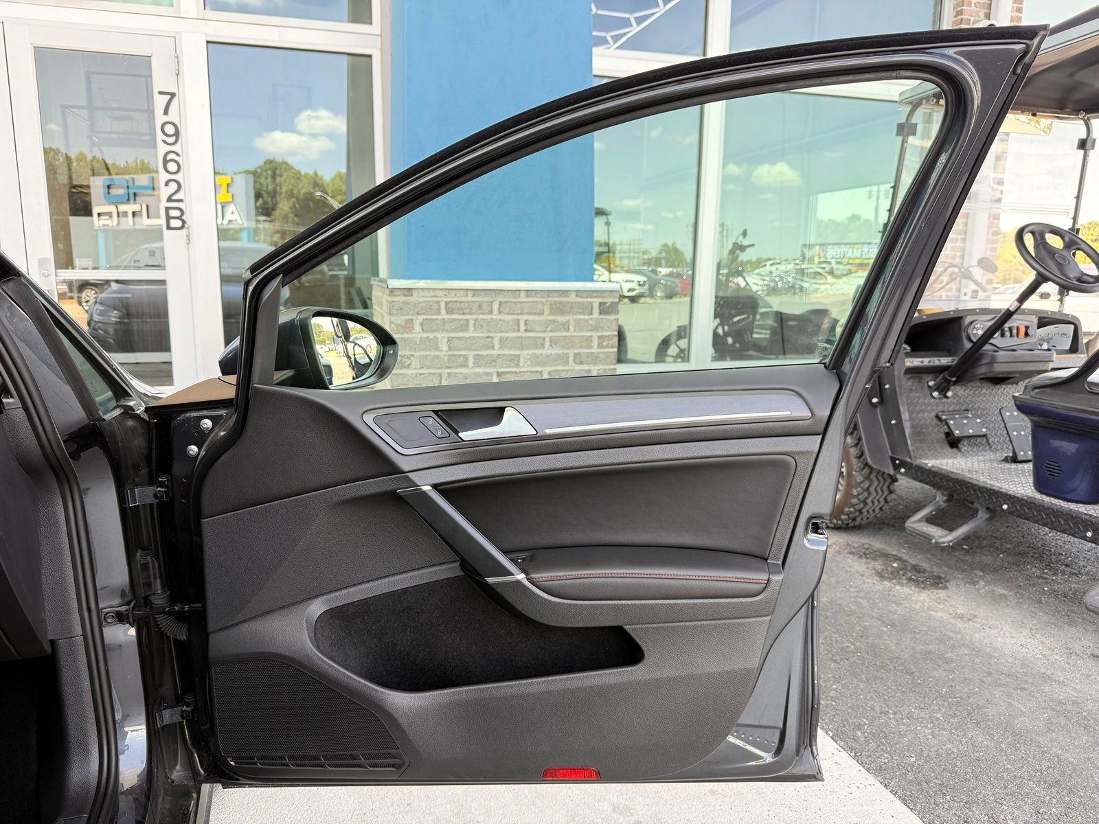 Used 2018 Volkswagen GTI SE FWD image 24