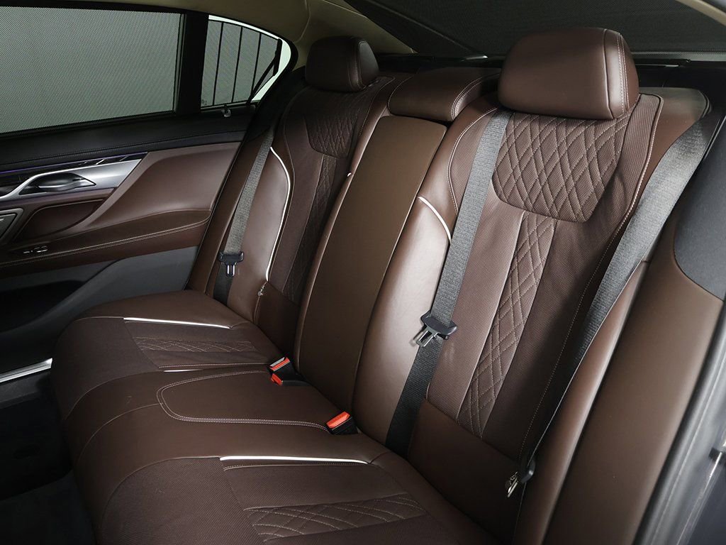 Used 2021 BMW 740i xDrive w/ Premium Package image 35