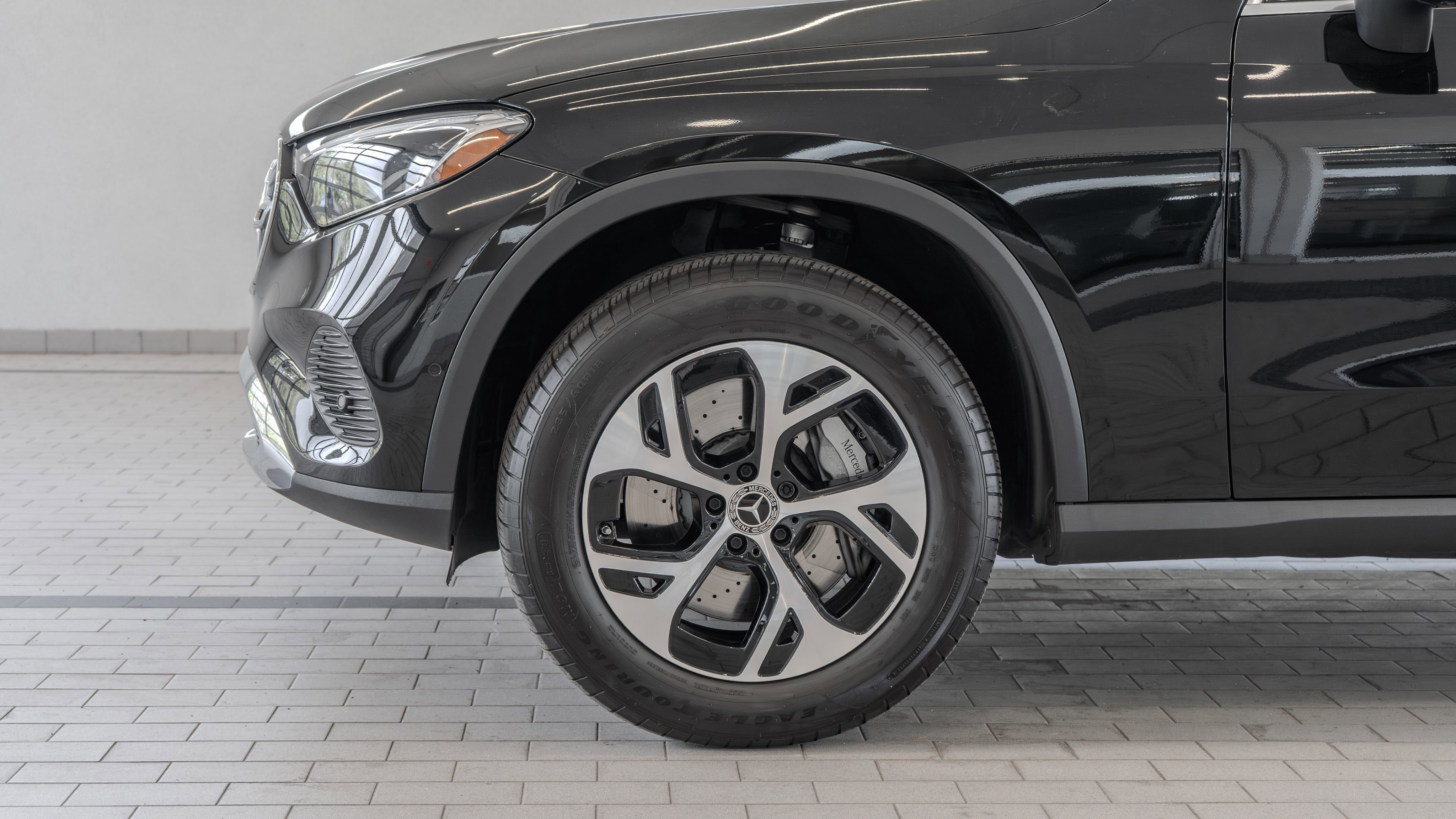 Certified 2025 Mercedes-Benz GLC 350e 4MATIC image 4