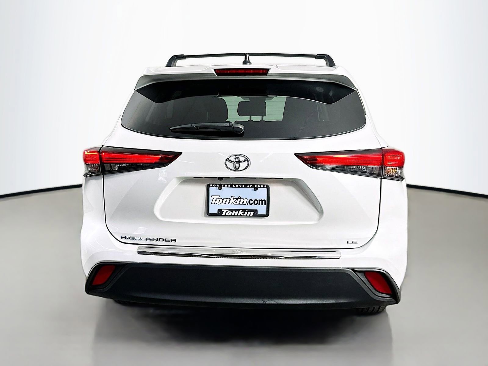 Used 2022 Toyota Highlander LE FWD image 7