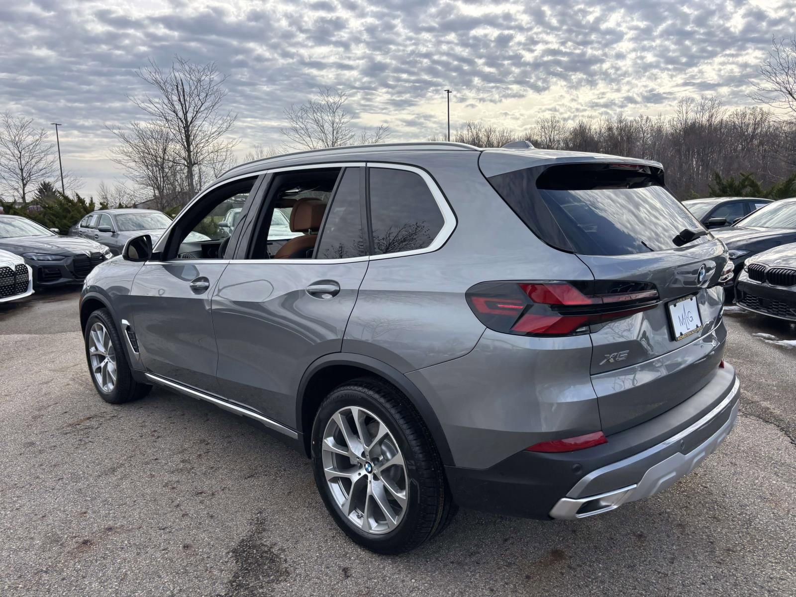 New 2026 BMW X5 xDrive40i w/ Climate Comfort Package AWD/4WD image 5