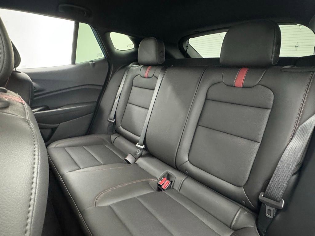 Used 2025 Chevrolet Trax RS FWD image 37