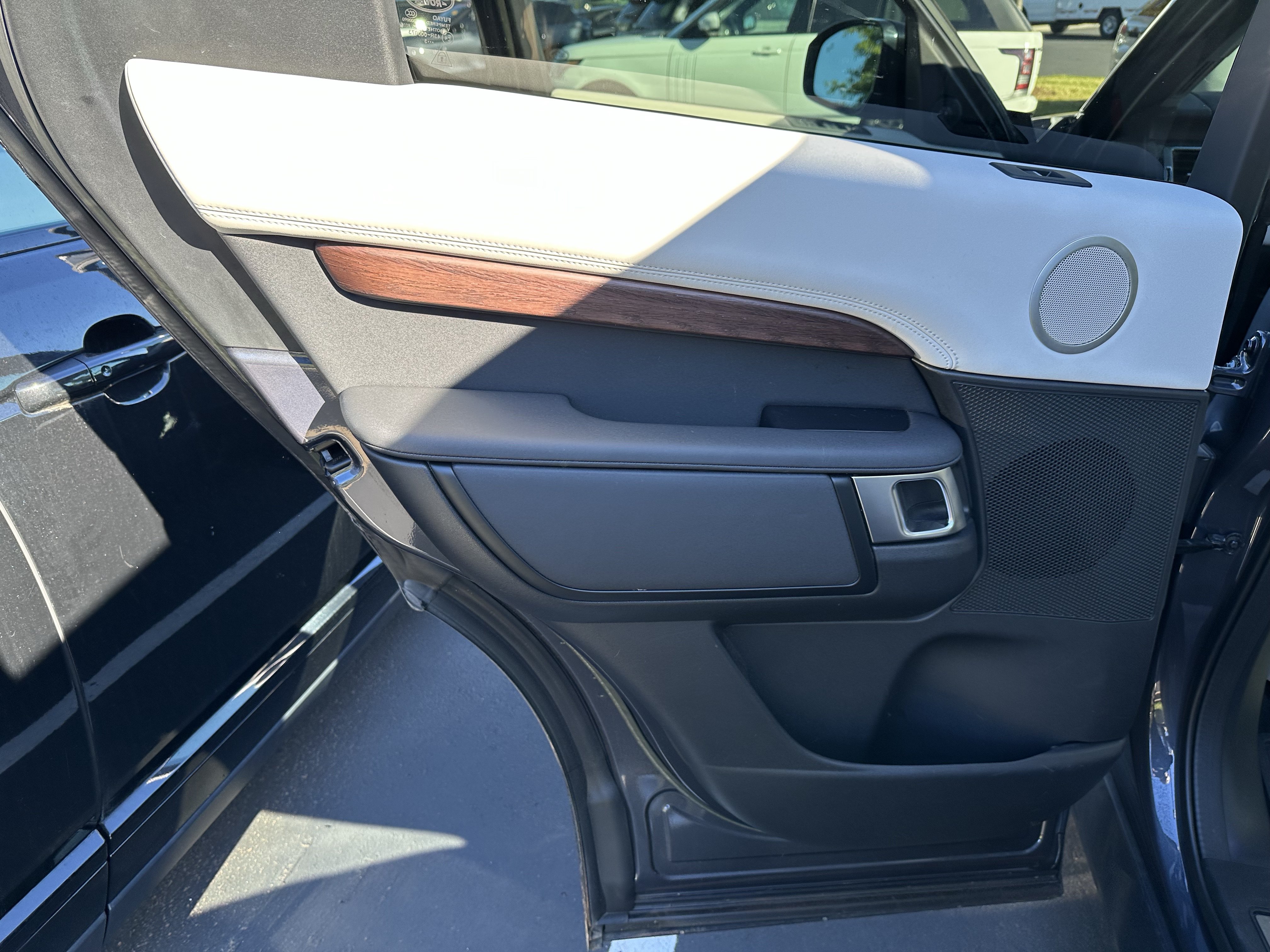 Used 2024 Land Rover Discovery S AWD/4WD image 29