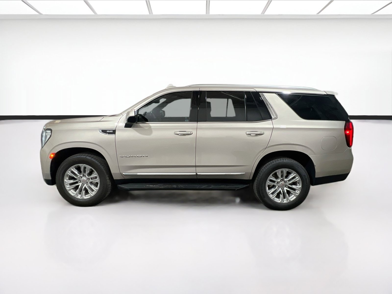 Used 2023 GMC Yukon SLT RWD image 24