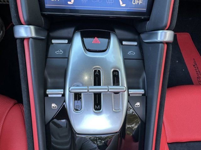 Used 2024 Ferrari Roma Spider image 31
