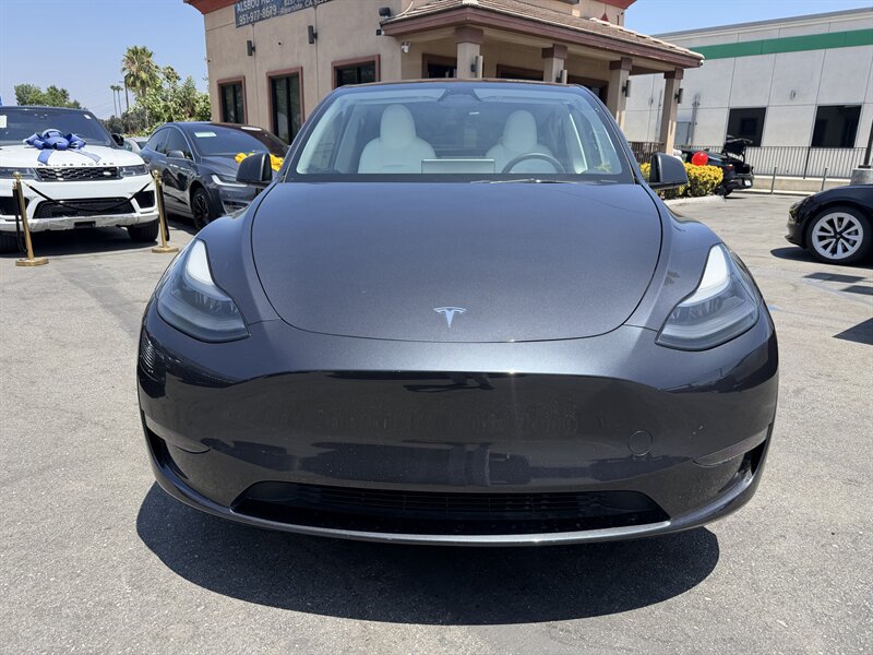 Used 2024 Tesla Model Y Long Range AWD/4WD image 2