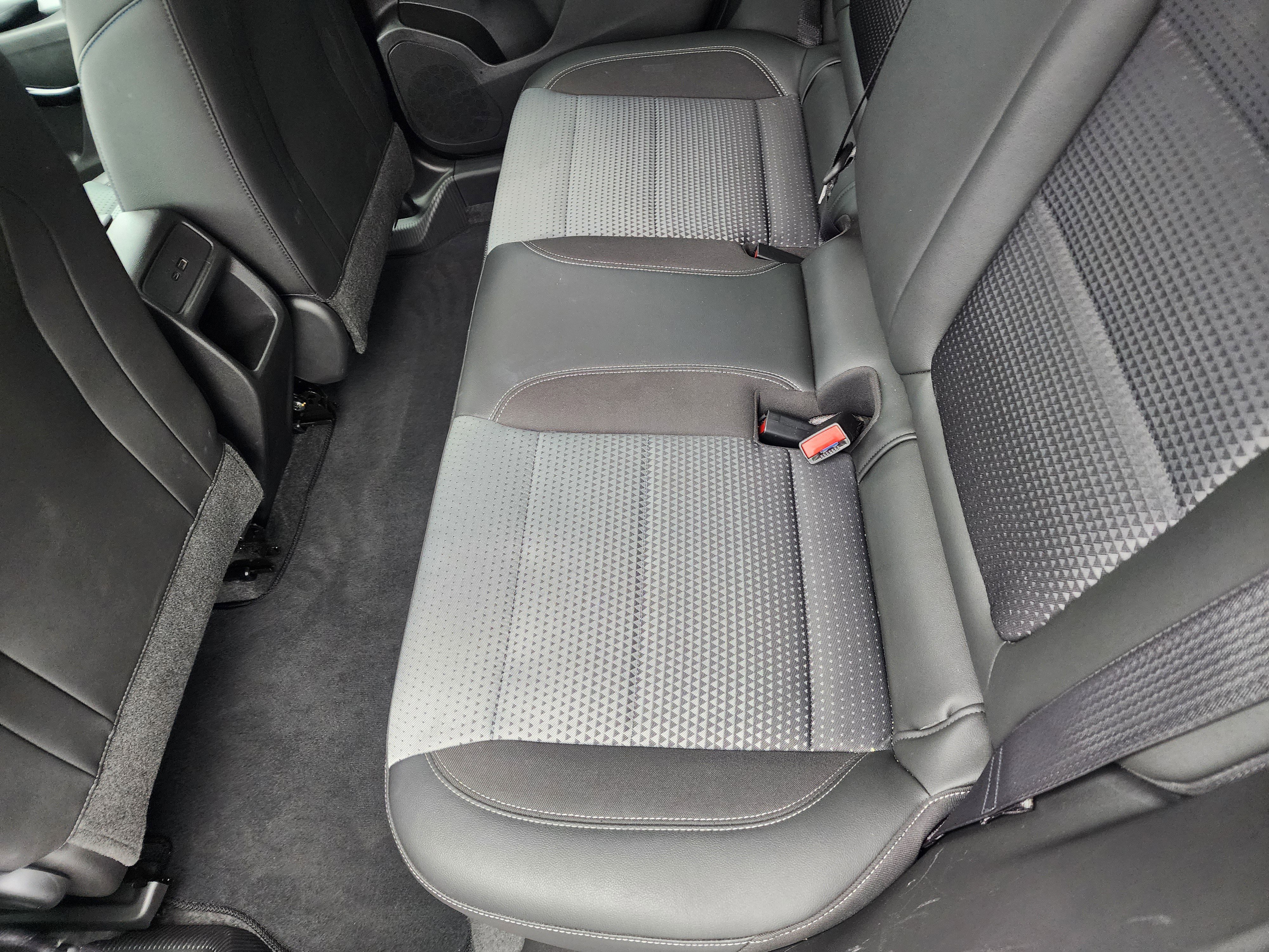 Used 2025 Chevrolet Trax LT w/ LT Convenience Package image 14