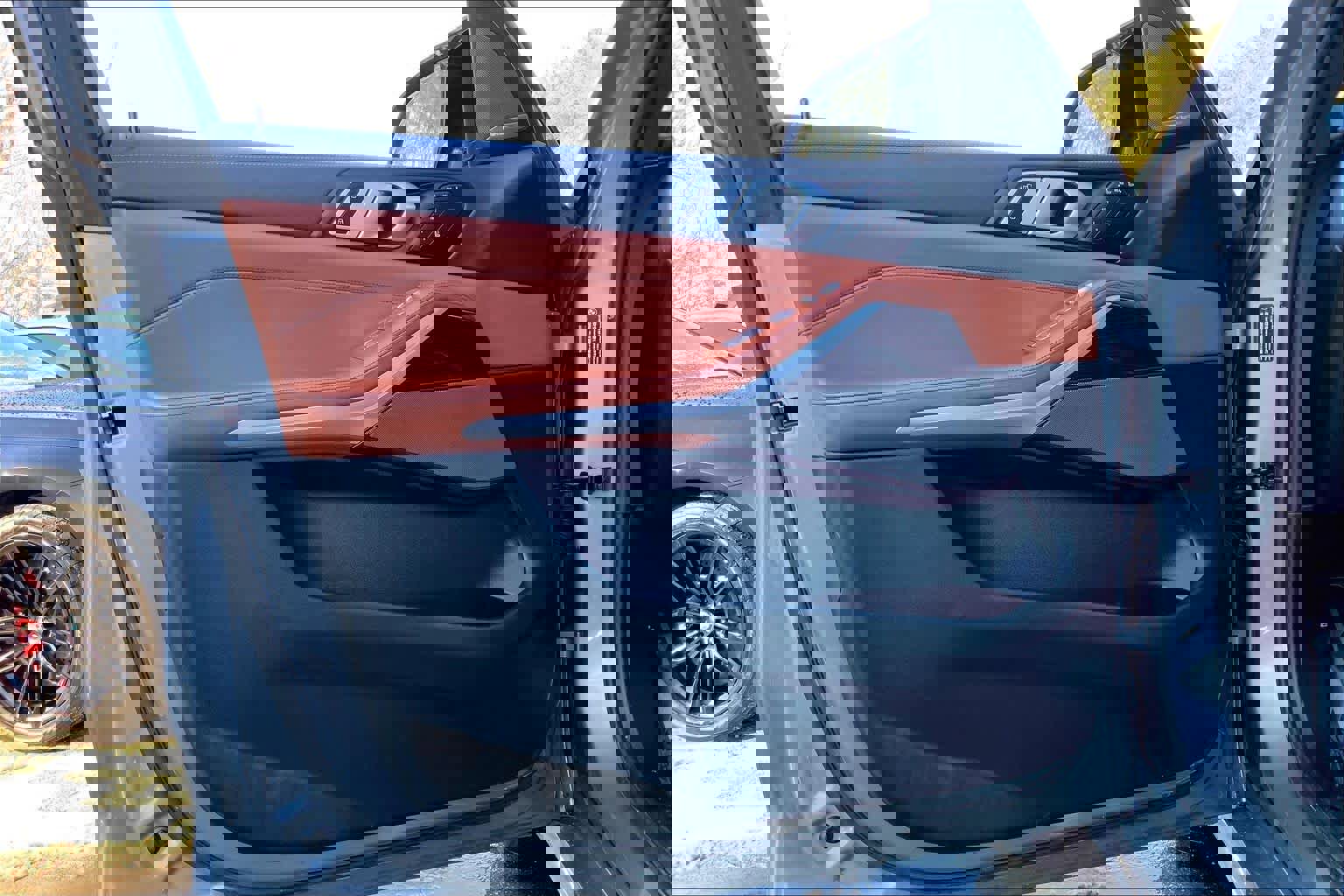 Used 2025 BMW X7 M60i w/ Climate Comfort Package image 22