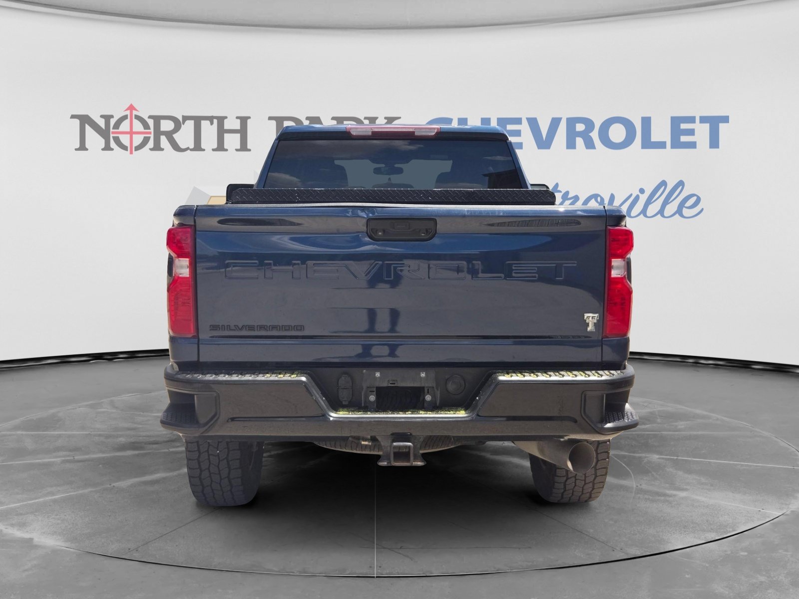 Used 2022 Chevrolet Silverado 2500 Custom w/ Custom Value Package AWD/4WD image 4