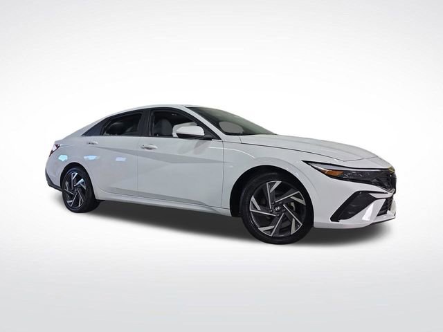 Certified 2025 Hyundai Elantra SEL image 39