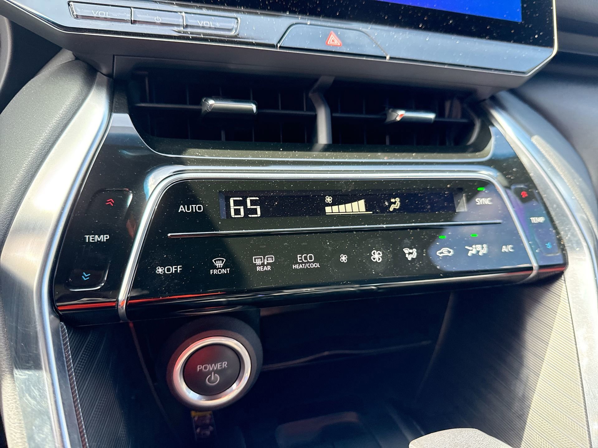 Certified 2023 Toyota Venza XLE AWD/4WD image 16