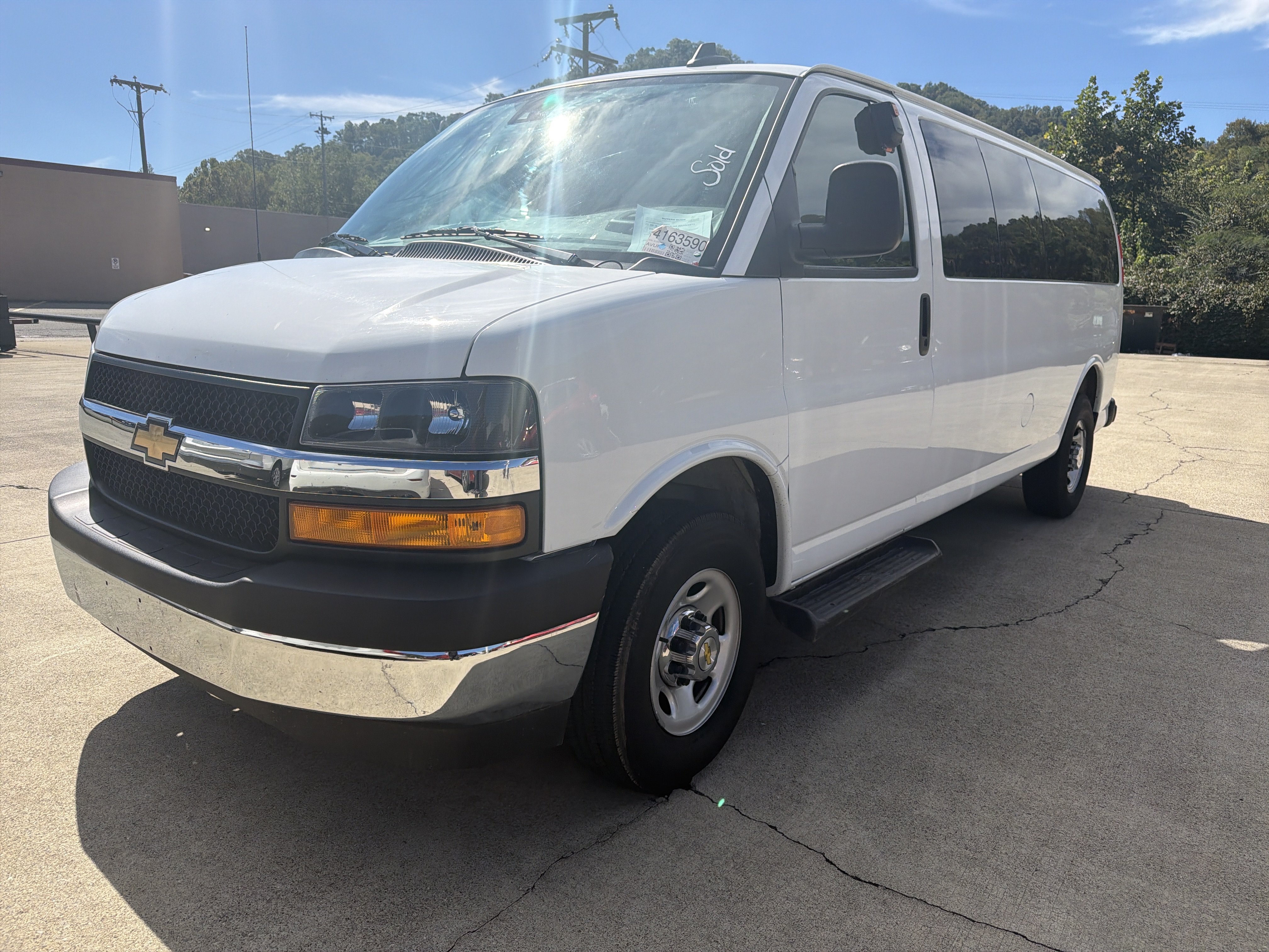Used 2025 Chevrolet Express 3500 LT w/ LT Preferred Equipment Group RWD image 3