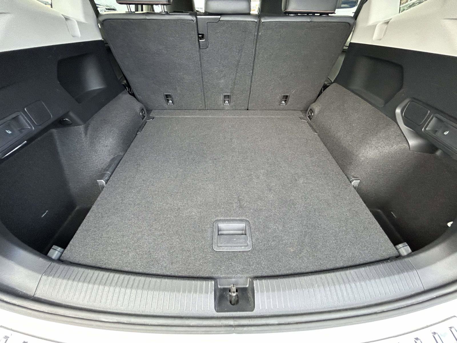 Used 2024 Volkswagen Tiguan Wolfsburg Edition image 17