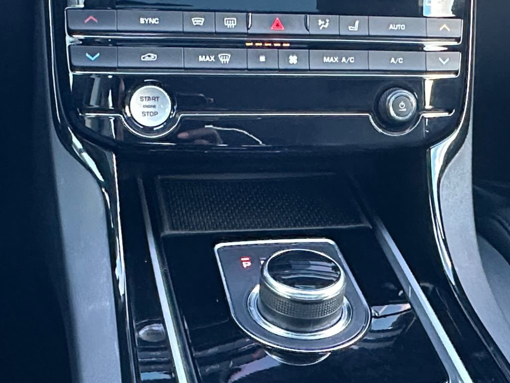 Used 2018 Jaguar XE Premium AWD/4WD image 15