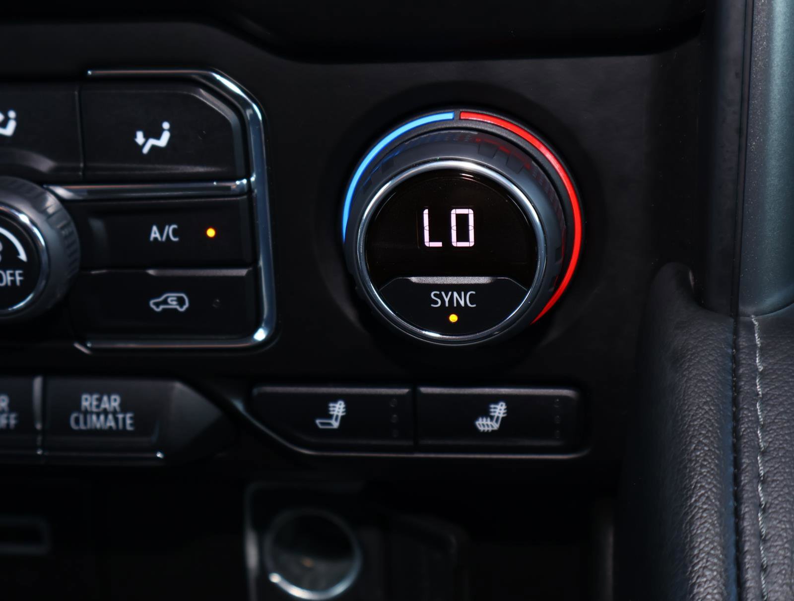 Used 2022 Chevrolet Suburban Z71 w/ Luxury Package image 34