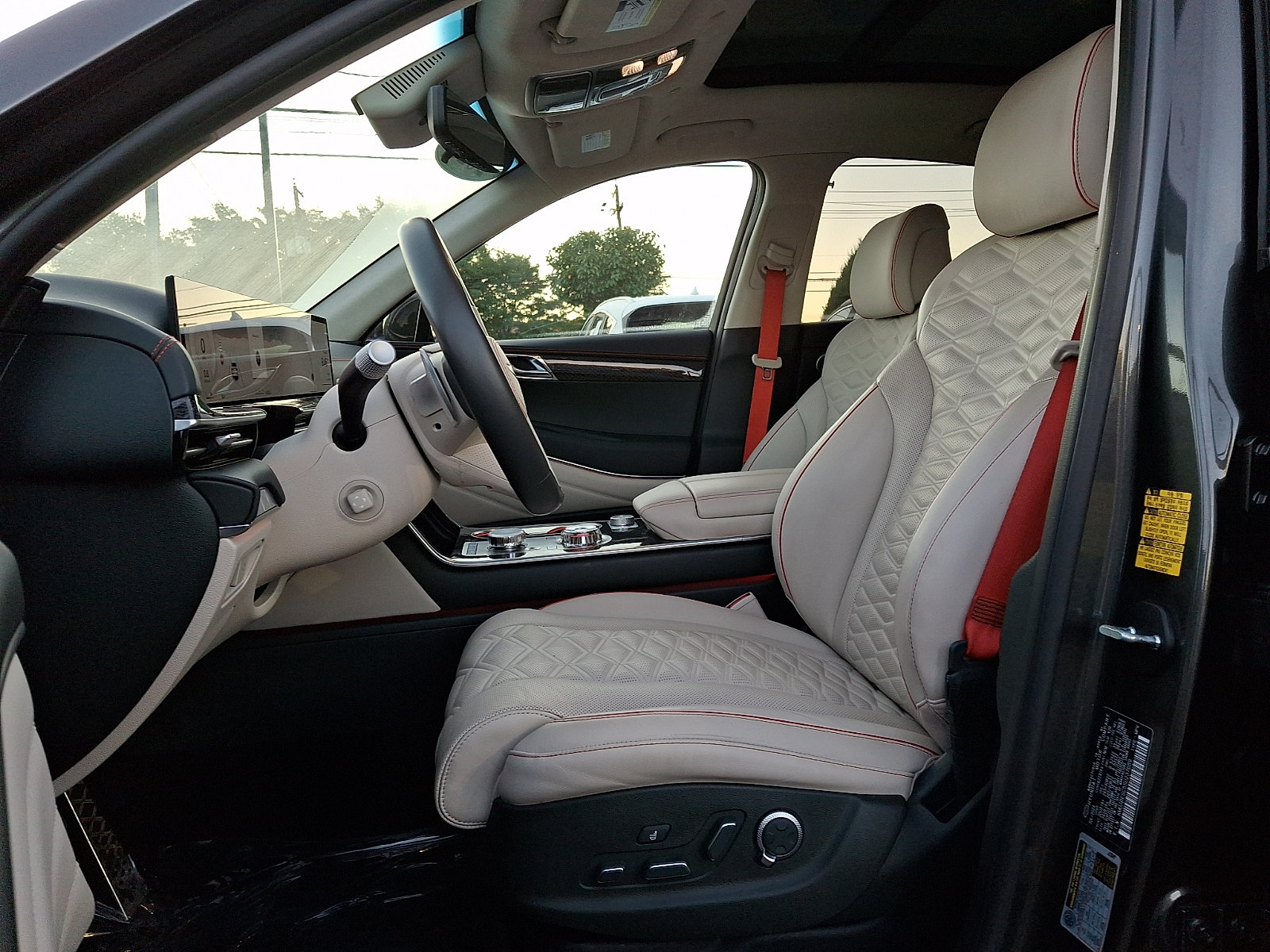Certified 2025 Genesis GV80 3.5T e-SC AWD/4WD image 14