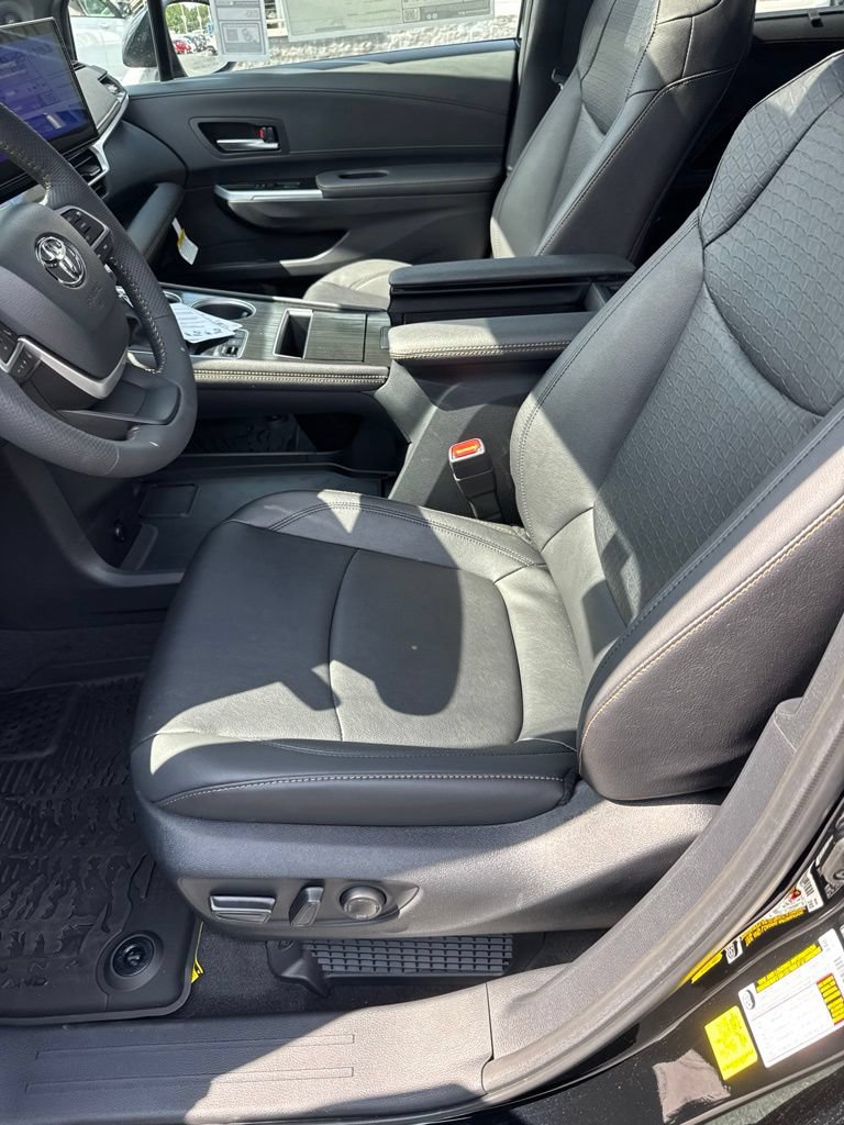 New 2026 Toyota Sienna XLE Woodland Edition AWD/4WD image 9