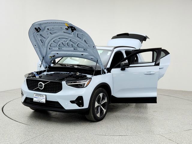 New 2026 Volvo XC40 B5 Plus w/ Protection Package Premier image 9