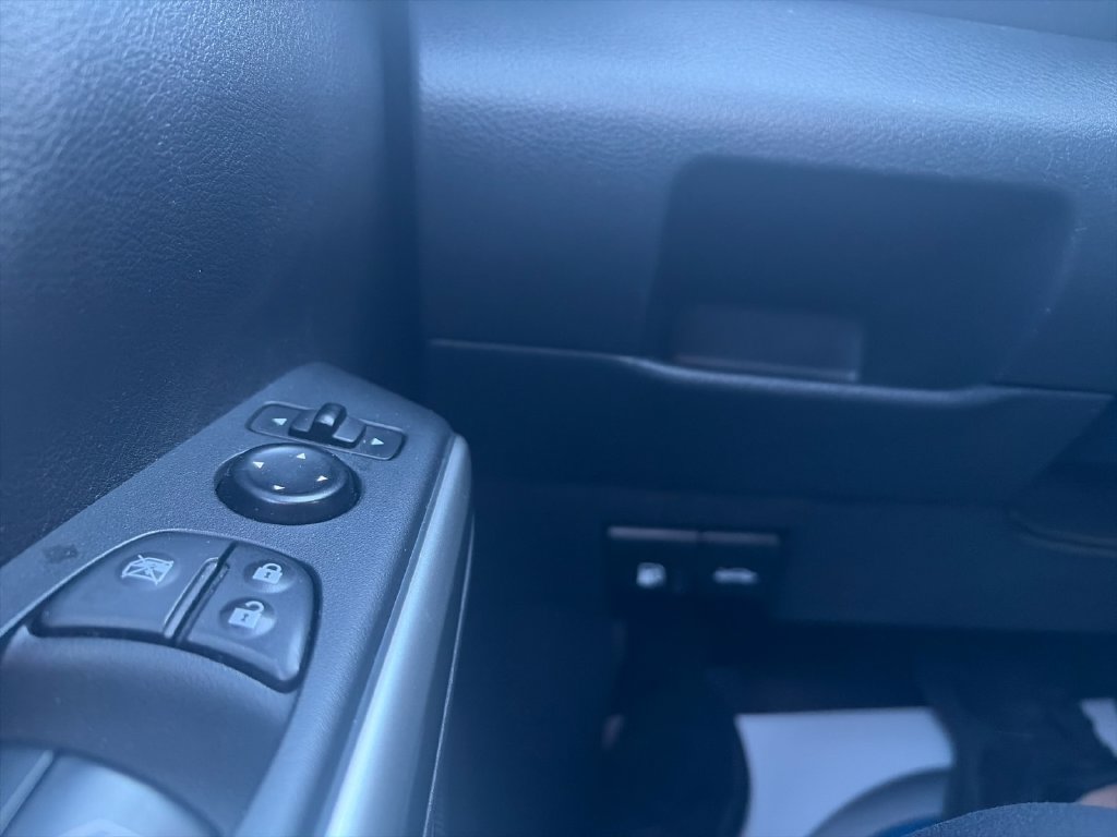 Used 2020 Nissan Kicks SV FWD image 31