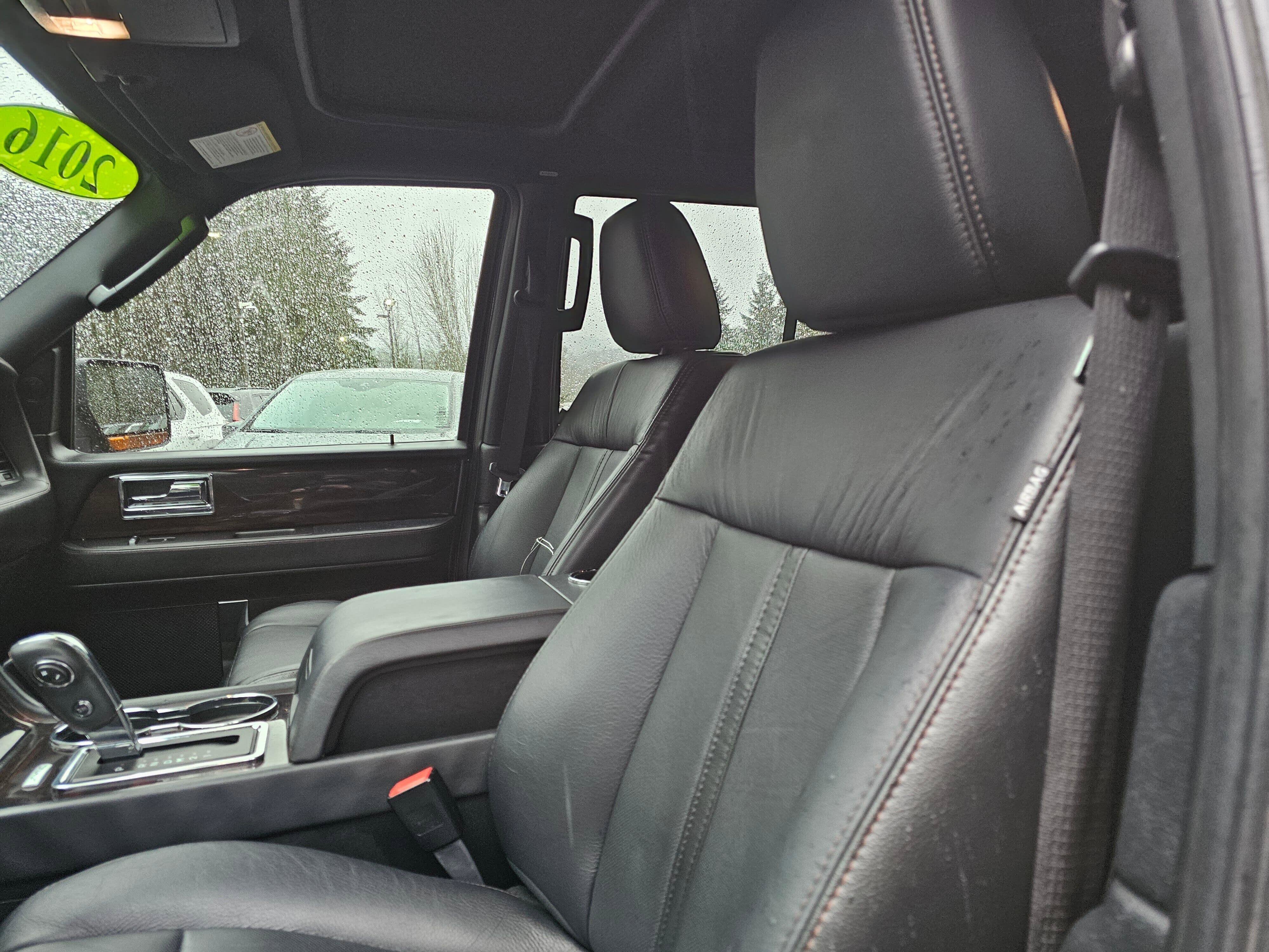 Used 2016 Lincoln Navigator L Reserve image 23