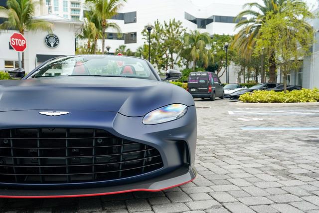 Used 2023 Aston Martin V12 Vantage Roadster RWD image 8
