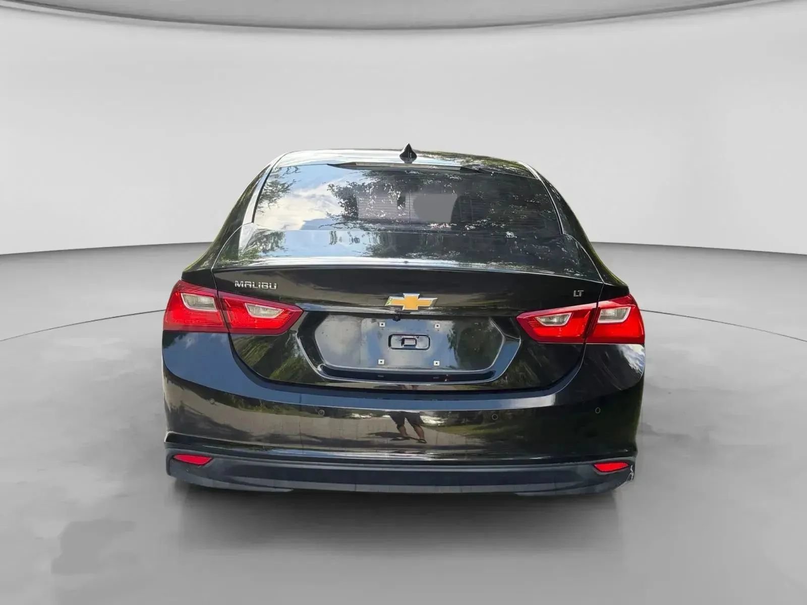 Used 2018 Chevrolet Malibu LT w/ Driver Confidence Package FWD image 4