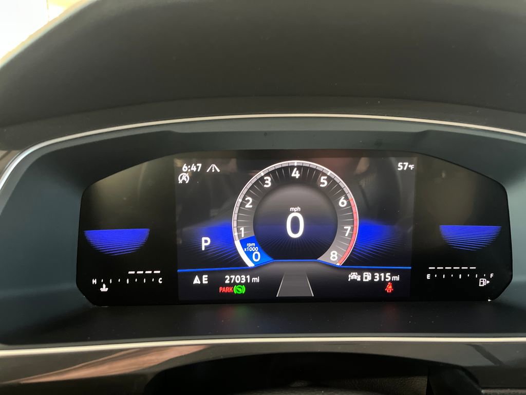 Certified 2023 Volkswagen Tiguan SE w/ Panoramic Sunroof Package image 3