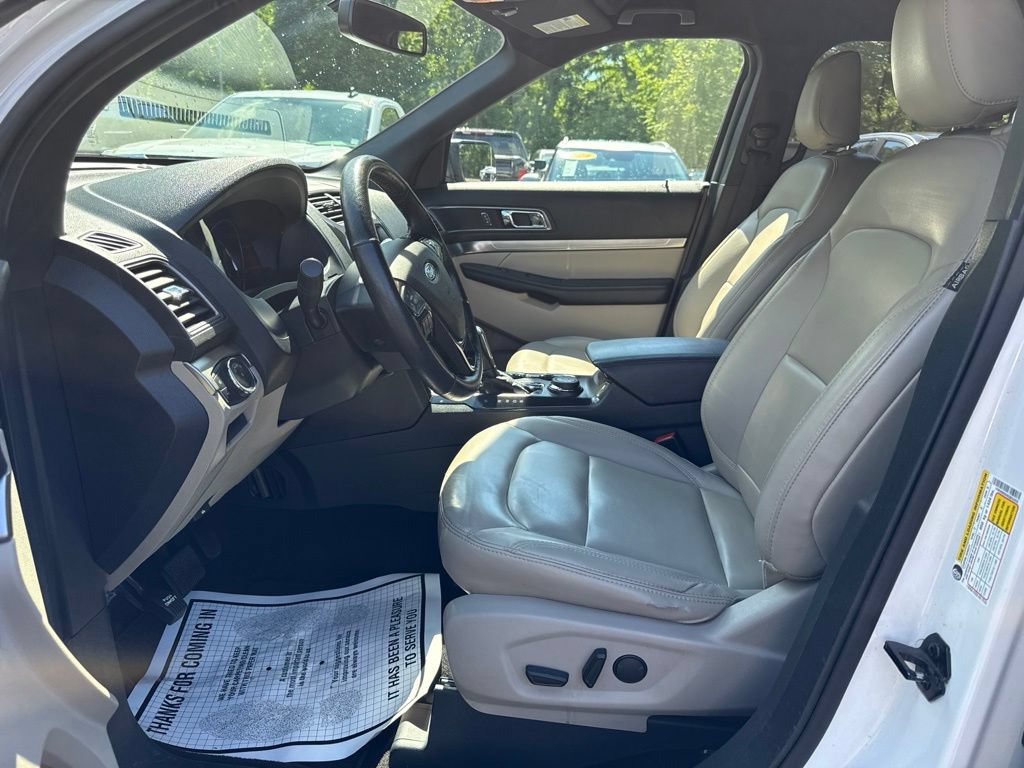 Used 2019 Ford Explorer XLT w/ Equipment Group 202A AWD/4WD image 9
