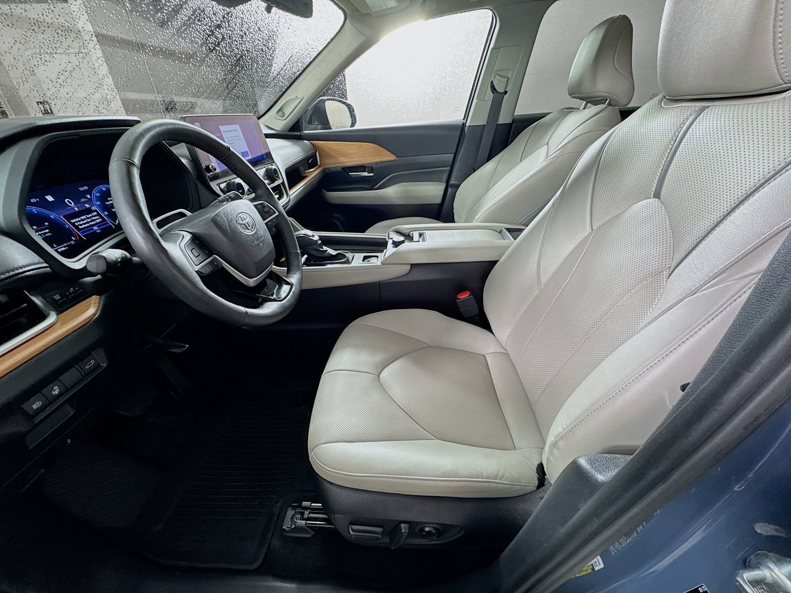 Certified 2025 Toyota Grand Highlander AWD image 18